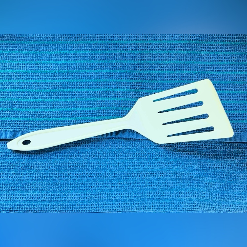 Vintage Clipper Angled Slotted Spatula #7208 Almond White Ivory Flipper Turner